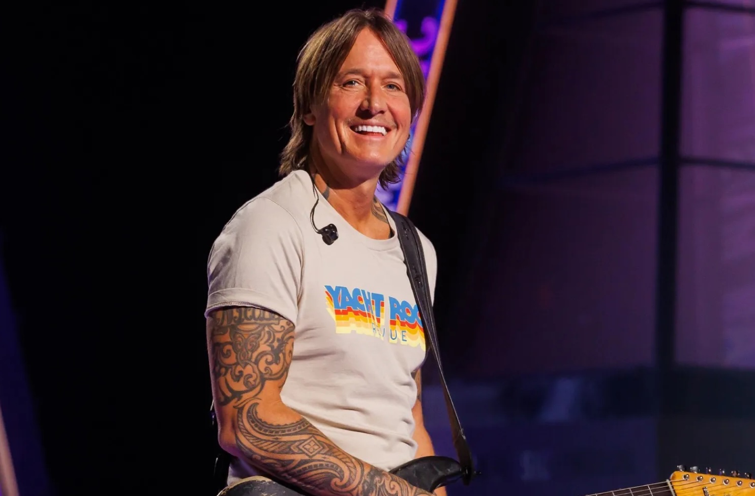 Keith Urban mit Yacht-Rock-Shirt